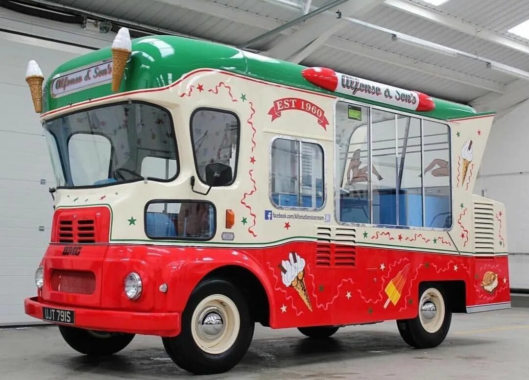 Включи мороженщик 9. Машина мороженщика ice cream. грузовик мороженщика. машина развозит мороженое. фургончик с мороженым внутри.
