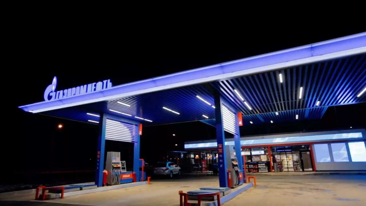 Заправка выборгское шоссе. Газпромнефть сотрудники азс выборгское шоссе. новая азс газпромнефть. бензоколонка газпромнефть. заправочная станция газпромнефть.