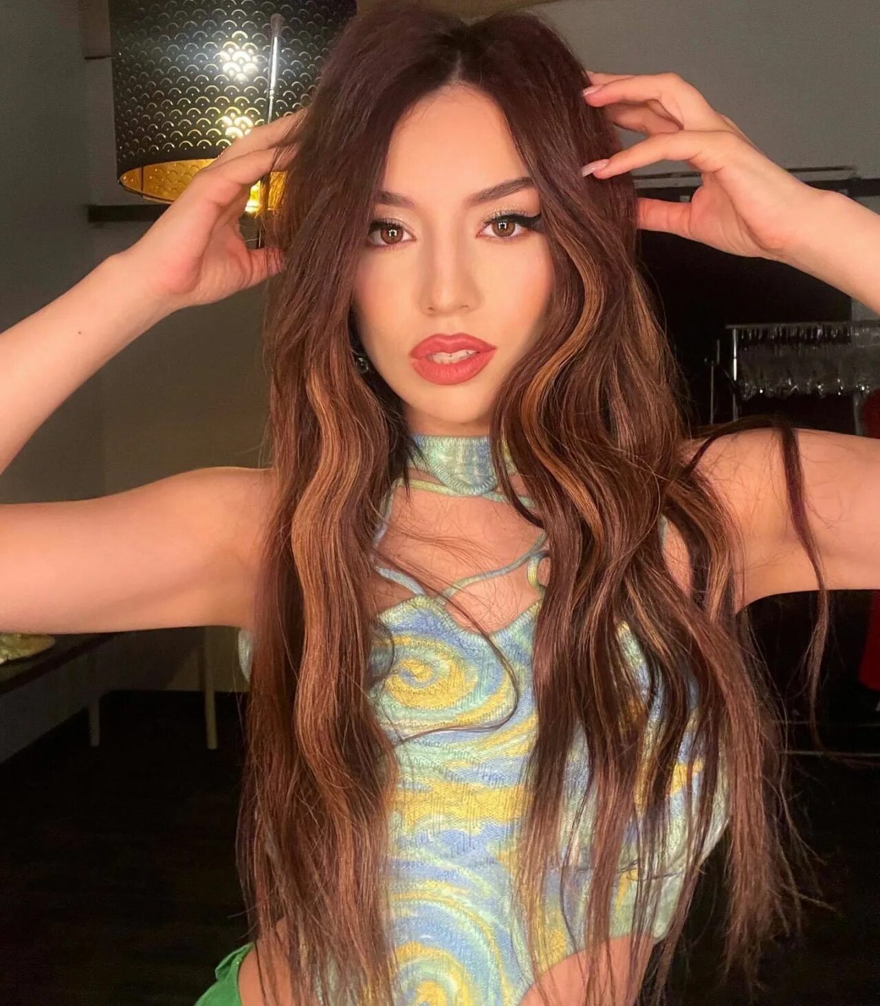 Ava max dollar. 2025 ava pictures. ava max коричневый цвет. ava max million dollar. ava max million dollar baby hot.