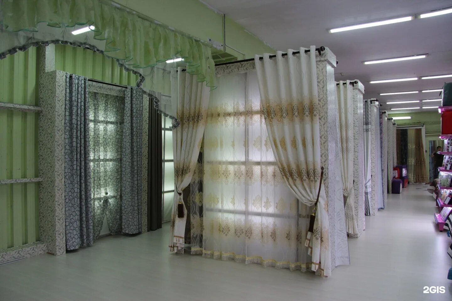 Шторы хабаровск. Академия штор хабаровск. Шторы великий новгород. Магазины штор улан-удэ. Шторы хабаровск.
