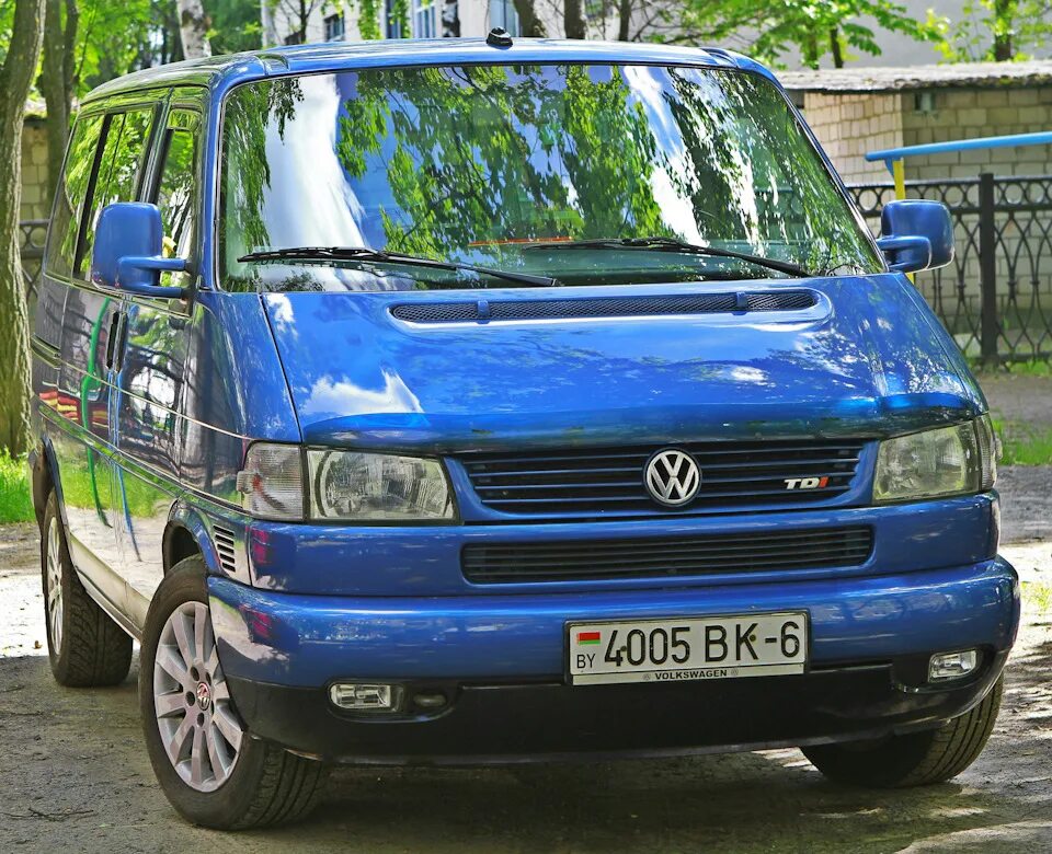 Volkswagen 200. Фольксваген т4 Рестайлинг. Фольксваген Мультивен т4. Фольксваген т4 Каравелла синий. VW Transporter t4.