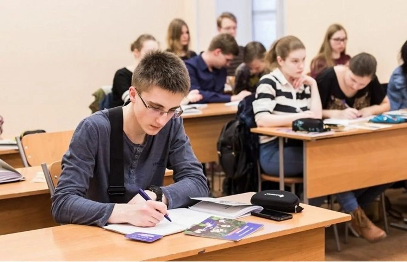 Колледж фотографа после 9 москва. Ученики колледжа. ученики техникума. школьники в техникуме. учащиеся техникума.