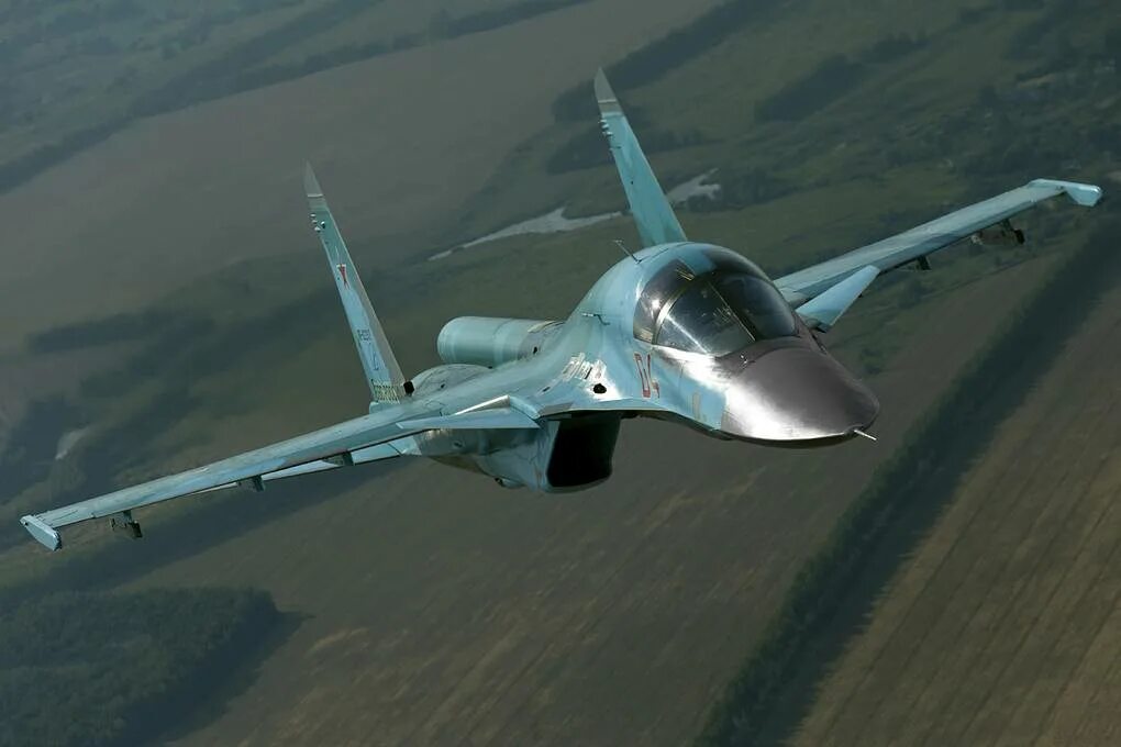 Рф г 38. Су-34 утенок. Истребитель-бомбардировщик Су-34. Фронтовой бомбардировщик Су-34. Самолет утенок Су 34.