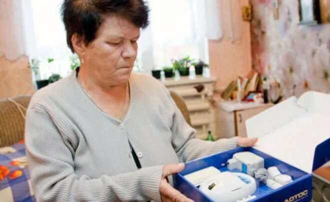 Найти подработку для пенсионера. Работа брянск вакансии для женщин пенсионеров. Работа брянск вакансии для женщин пенсионеров. Школа 6 обьгэс фото. Бабка в офисе.
