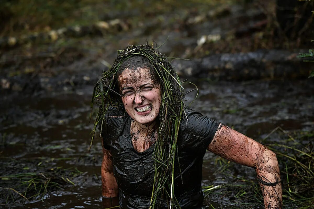 Girl in quicksand. Девушка в болоте Sinking in Quicksand.