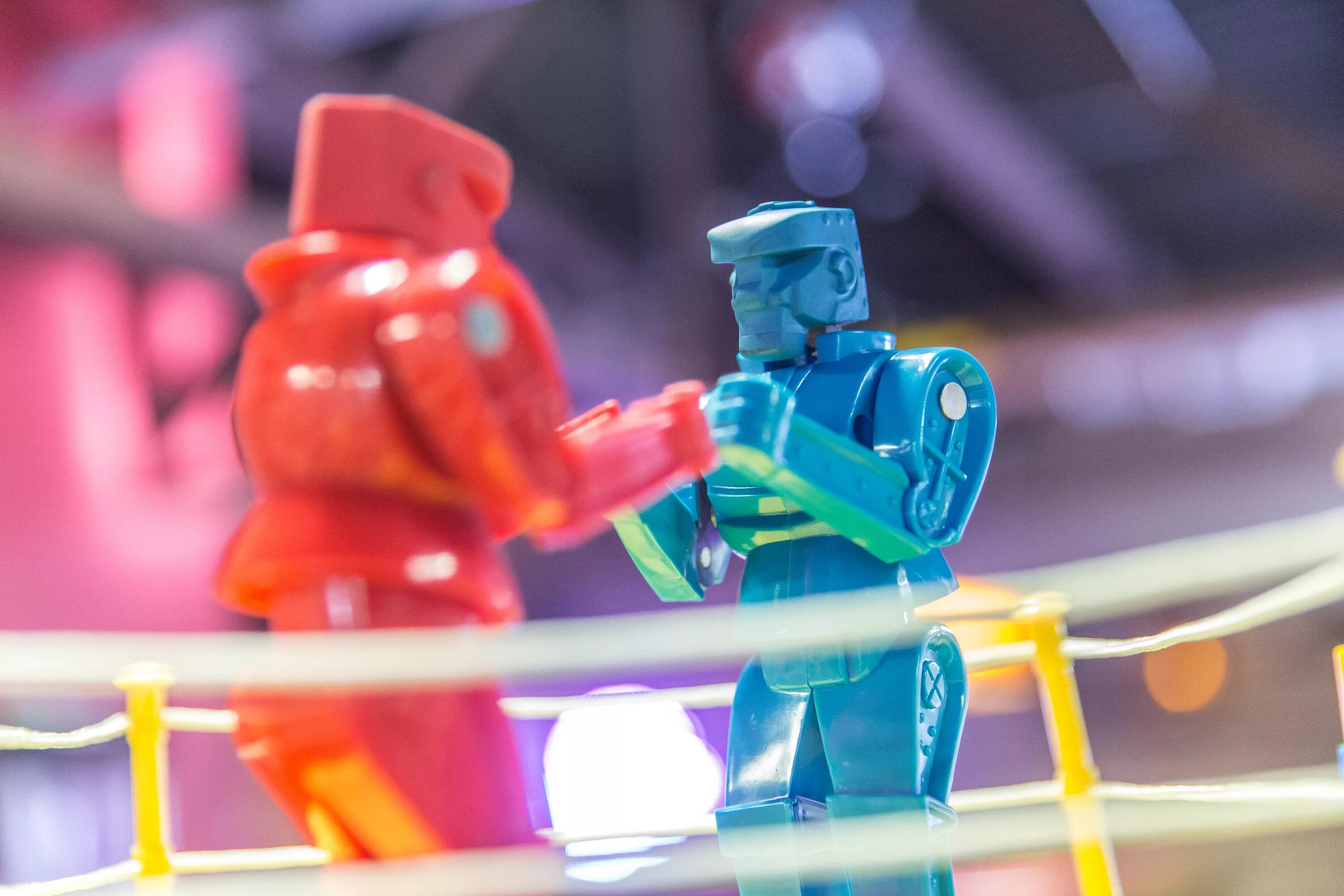 Rock em Sock em Robots. Робот-боксер. Роботы на ринге игрушка. Роботы боксеры Mattel. Настольная игра бокс