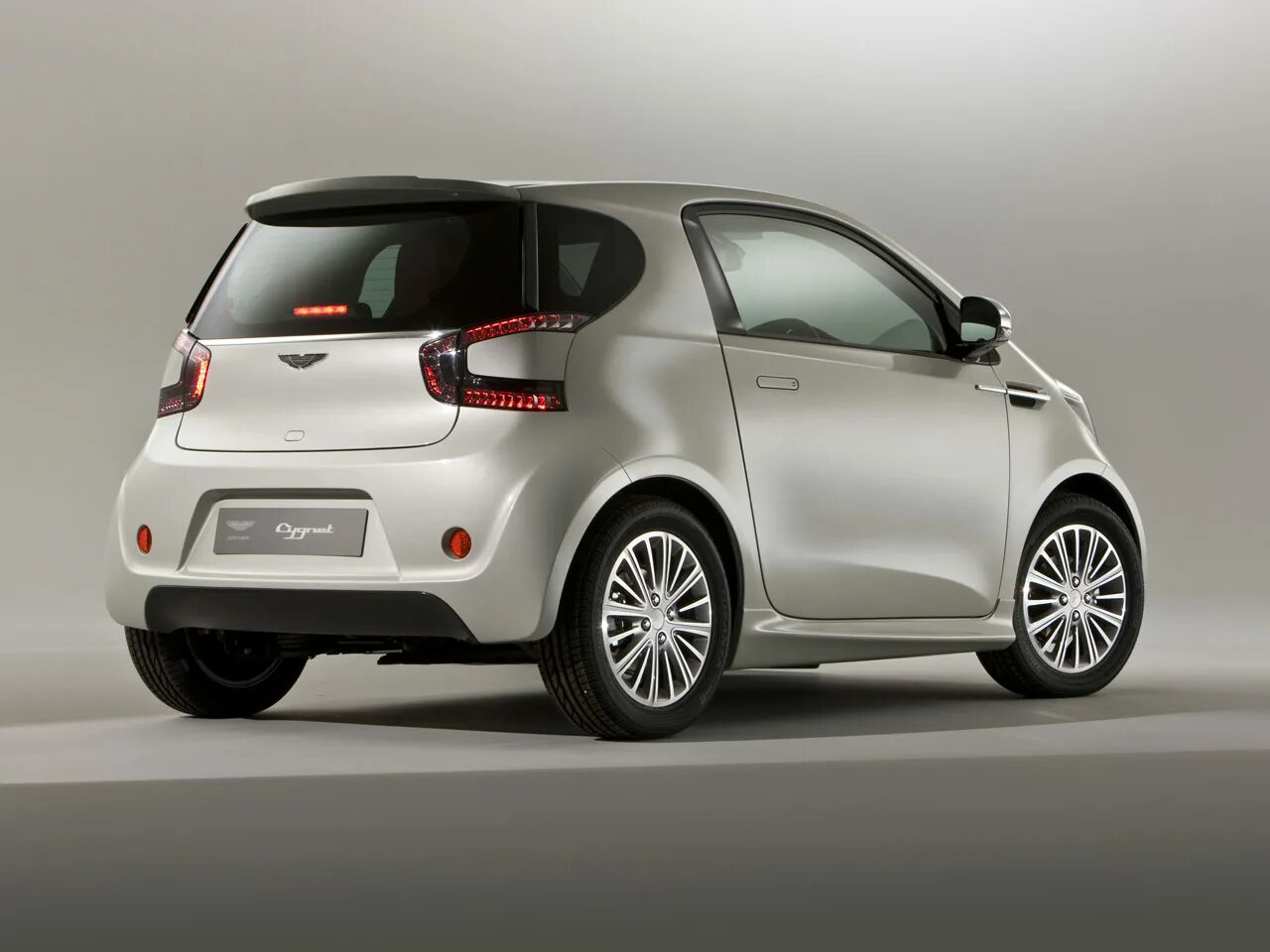 Японские хэтчбеки. Toyota IQ Aston Martin Cygnet. Aston Martin Cygnet. Aston Martin Cygnet 2010. Aston Martin Cygnet v8.