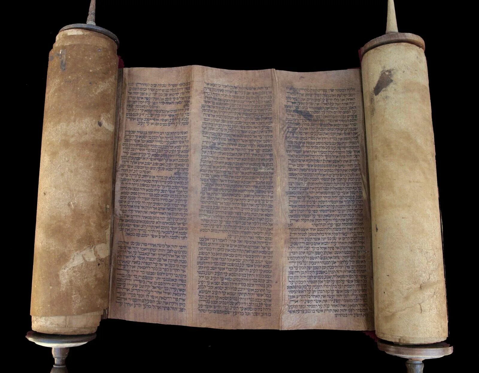 Еврейские свитки. Рукописи древней греции. Иллюминированная библия. Манускрипт библия. Библия тиндейла.