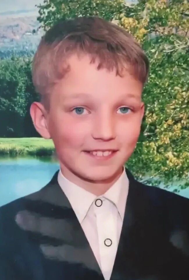 брендан фрейзер в детстве. люди в детстве и взрослые. элон маск в детстве. Brendan fraser в детстве. илон макс в детстве.