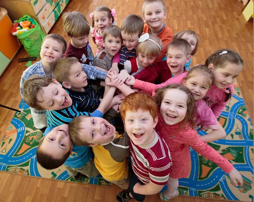 Ходили в детский садик мы много. Дети в детском саду. Дети в саду. Дошкольники в детском саду. Дети в детсаду.