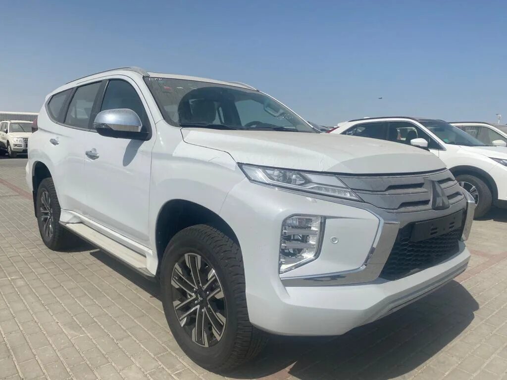 Митсубиси из оаэ. Mitsubishi pajero 2025. mitsubishi pajero sport 2025 оаэ. мицубиси паджеро из оаэ. паджеро спорт арабский 2025.