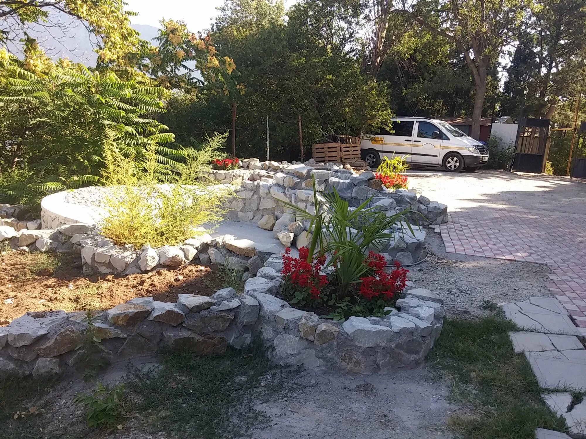 Гурзуф улица строителей 3. Сухум столица. Гурзуф ул строителей 3. Ялта улица строителей 12. Дом ялтинская севастополь.