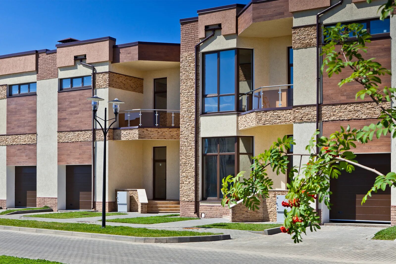 Таунхаусы покровском. Кп покровский новорижское шоссе. Поселок покровский городок. Поселок покровский на новой риге. Коттеджный поселок покровский.