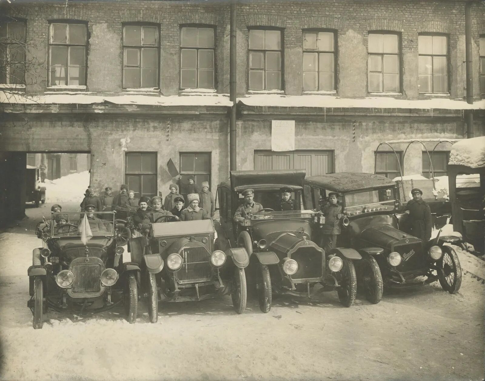 Автомобили рота. Опель 1917. Автомобили 1917 года. Автомобили царской России. Автомобиль 1918.