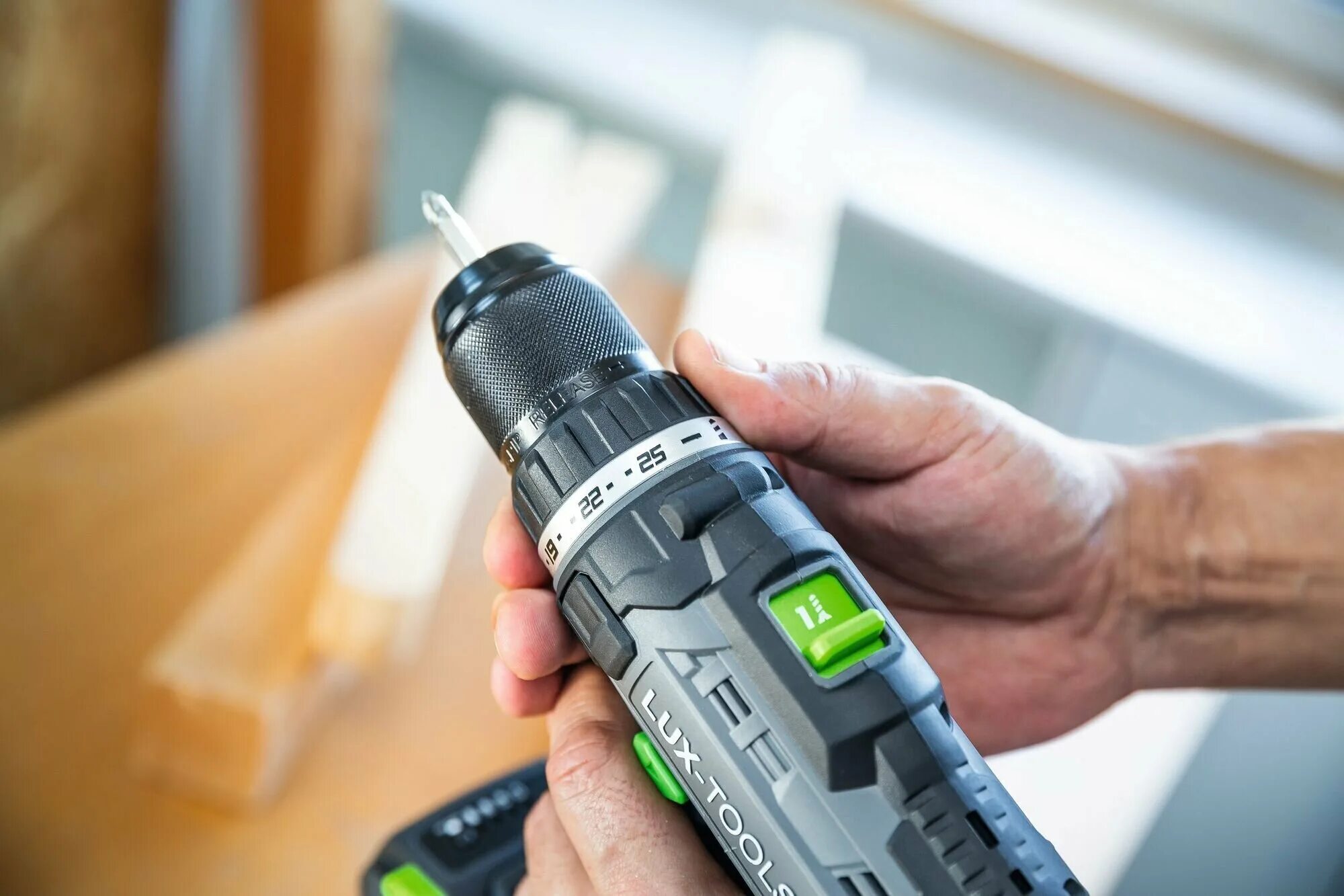 Шуруповерт lux. Шуруповёрт аккумуляторный lux tools 18 в. Lux tools шуруповерт. Дрель аккумуляторная lux 18. Дрель-шуруповерт аккумуляторная lux-tools 20.