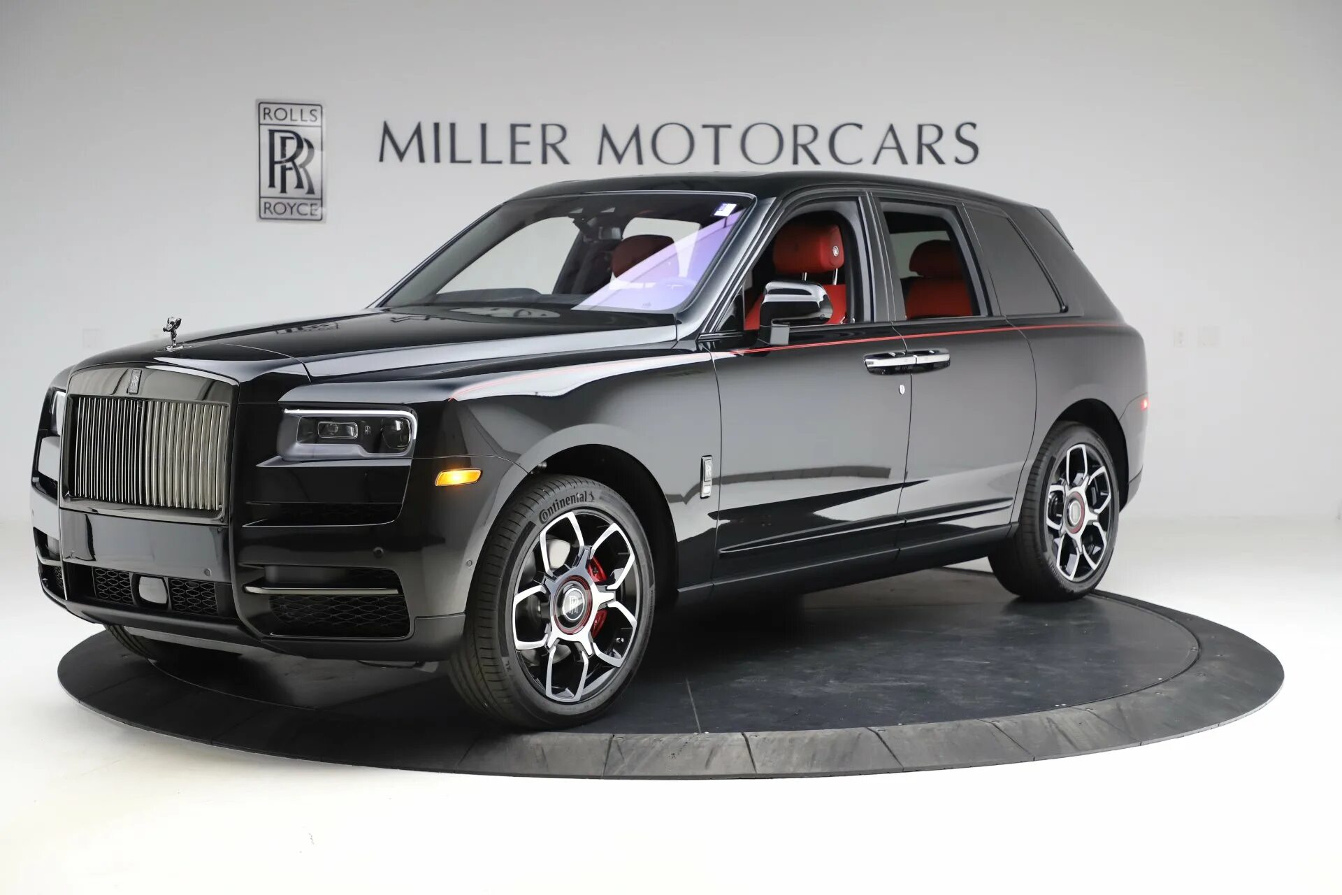 Rolls cullinan цена. Роллс Ройс Куллинан. Роллс Ройс Куллинан Black badge. Роллс Ройс джип 2021. Rolls-Royce Куллинан 2020.