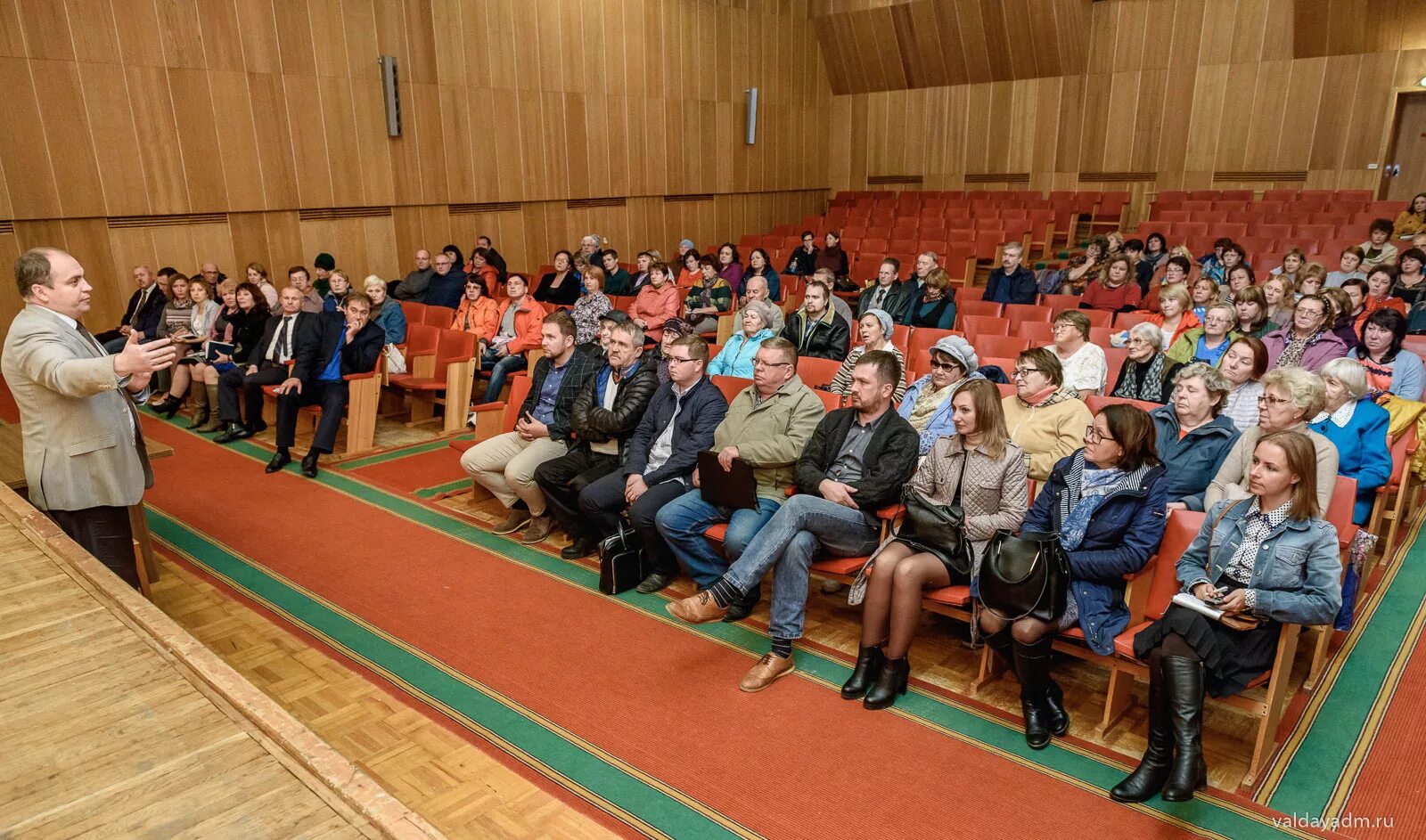 Сайт валдайского района в контакте. Сайт администрации г. Валдай. Валдай город администрация\. Администрация Валдайского района. Сайт Валдайской администрации.