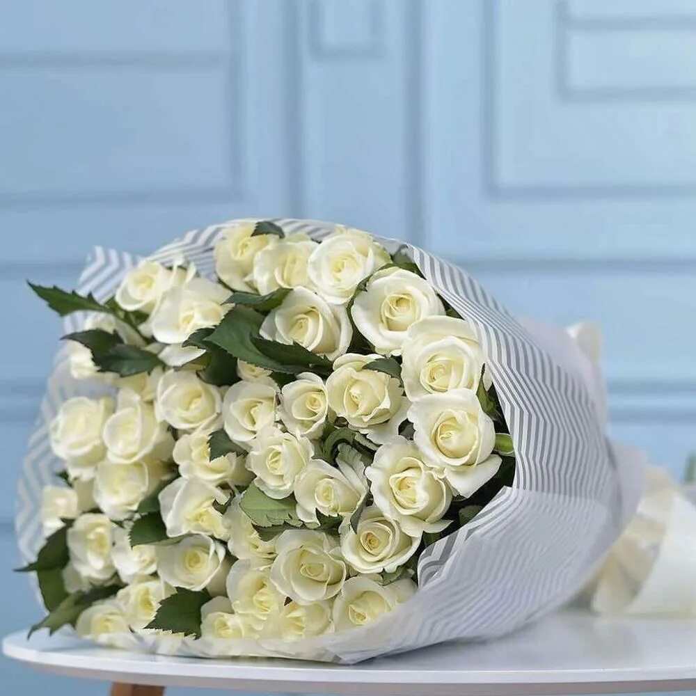 Воскресно белый. Букет белых роз. Букет из белых роз. Шикарный белый букет. Букет из белых роз цветы.