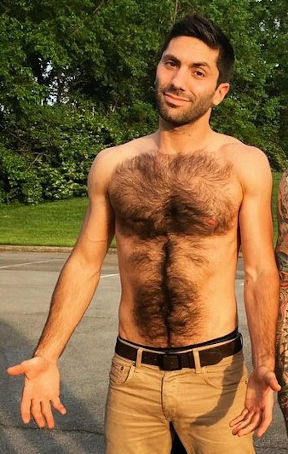 Молодые волосатые парни. Волосатый худой подросток. Молодые волосатые парн. Молодой волосатый парень. Кудрявый блондин.