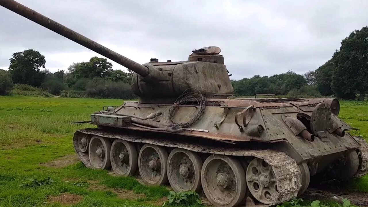 Танк т-34-85. Т-34 против тигра игра. Танк т34. Танки видео 34. Т-34-76 с командирской башенкой.
