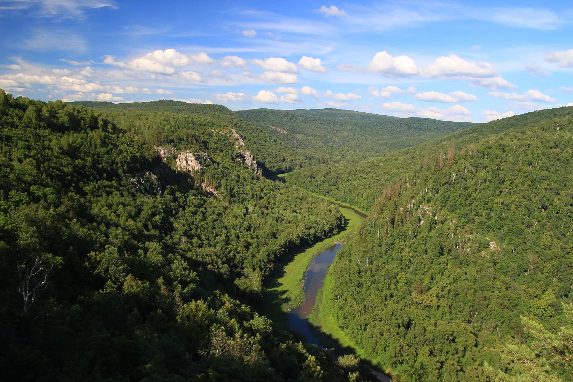Национальный парк башкирия. Национальный парк башкирия нугуш. Нугуш (приток белой). Каньон пятилистник башкирия. Национальный парк башкирия река нугуш.