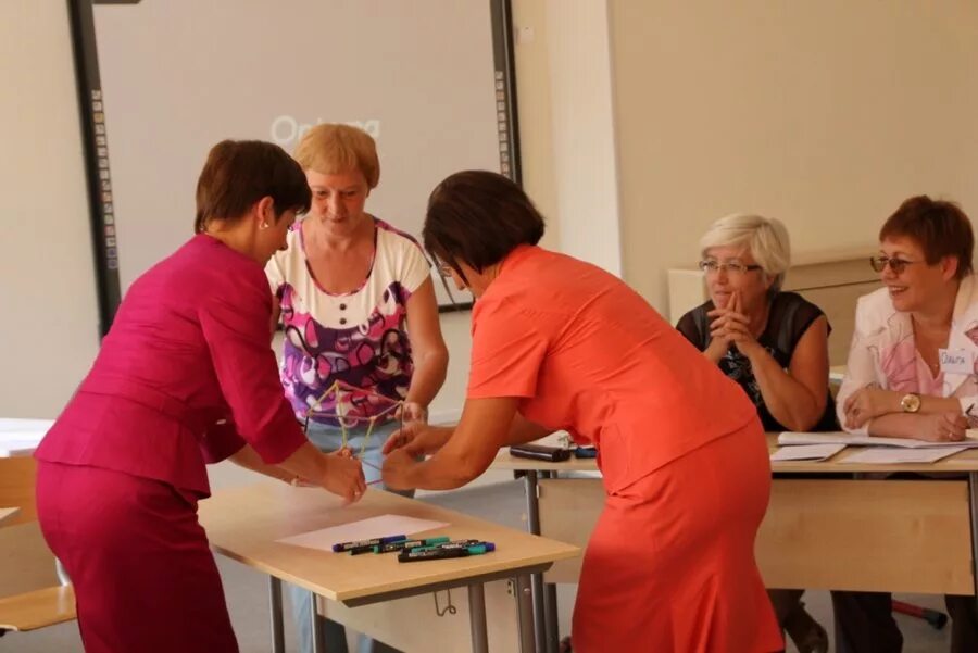 учитель в школе. учитель в сельской школе. вакансии учитель с жильем. вакансии учитель с жильем. молодые учителя.