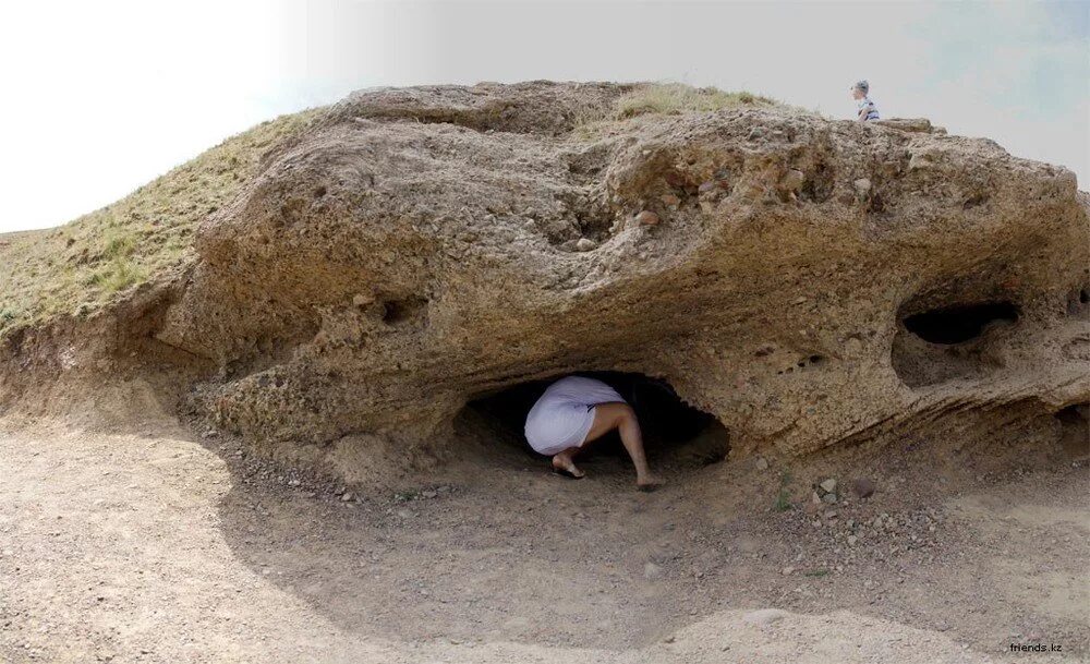 гора унгуртас. село унгуртас алматинская область. пуп земли гора. пуп земли в казахстане. унгуртас казахстан.