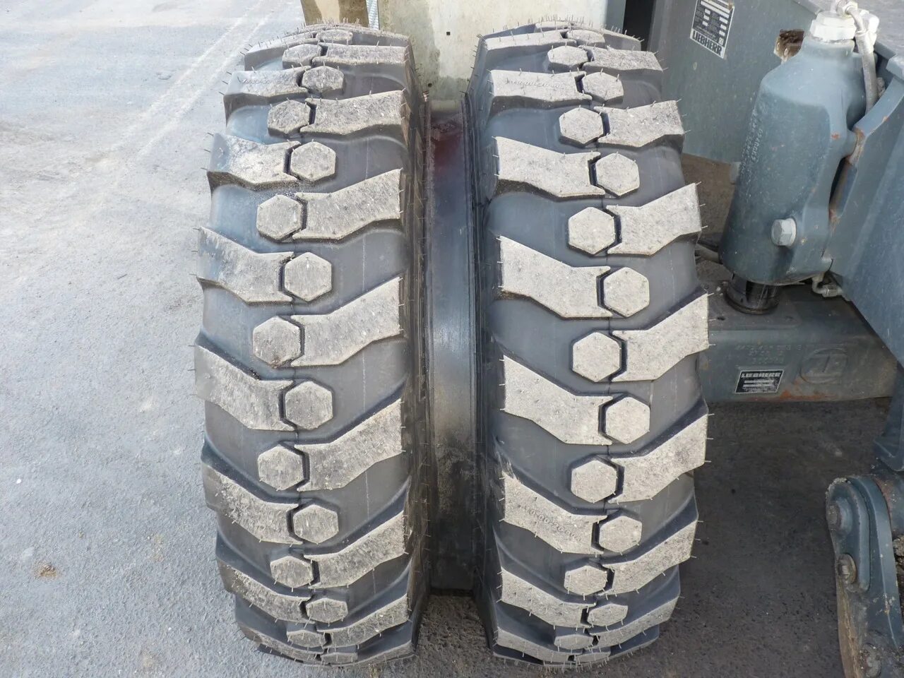 10,00-20 16pr Michelin Power Digger 165a2/147b - шина дорожная экскаватор. А/шины 10,00-20 Advance e-2a 16pr TT. Шины 10.00r20 на экскаватор. 10.00-20 Шина. Шины для экскаватора