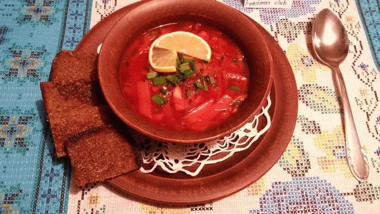 Какого цвета борщ. Борщ с лимоном. Борщ с лимонной кислотой. Борщ с ветчиной. Борщ с лимоном.