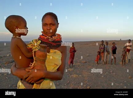 Ішінде үлкен мүшесі бар қара адам