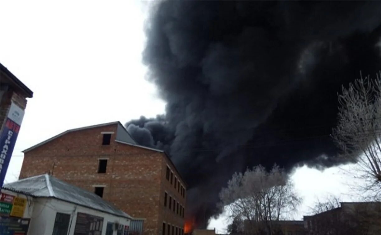 Погода в узловой на две. Пожар в узловой тульской области хладокомбинат. узловский хладокомбинат пожар. погода в узловой. пожар в гор узловая тульской обл сегодня.