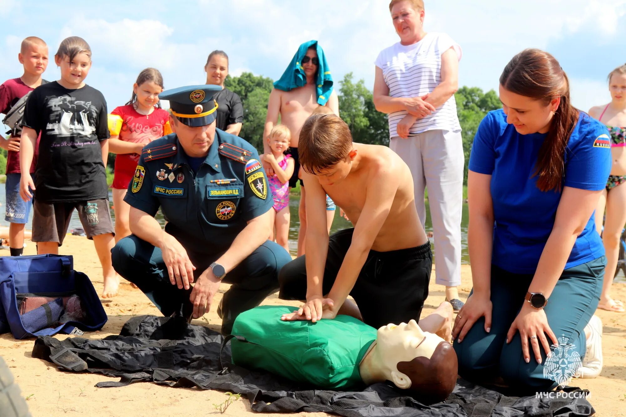 Красивые статусы с красивыми девушками. Умею спасать. Оборудование спасателей на пляже. Умею спасать. Книга атлас добровольного спасателя.