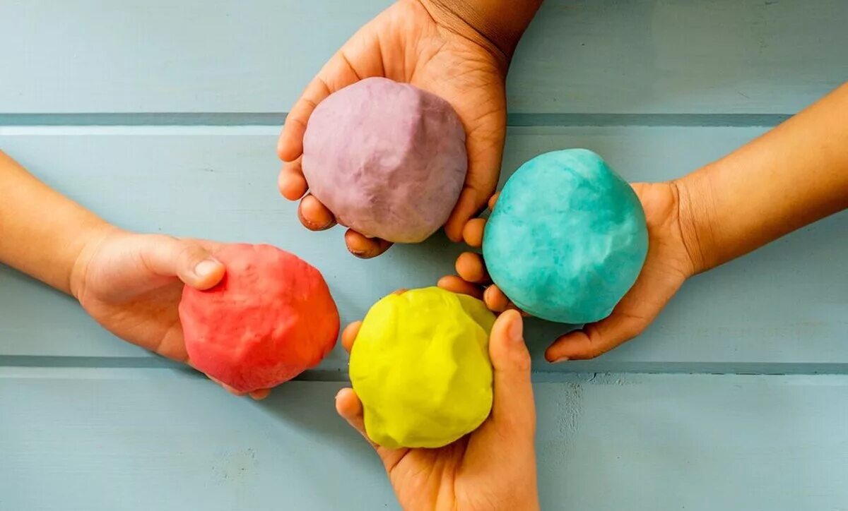 Лепка из глины для детей. Лепка из глины. Глиняное тесто. Глина тест. Тесто пластилин.