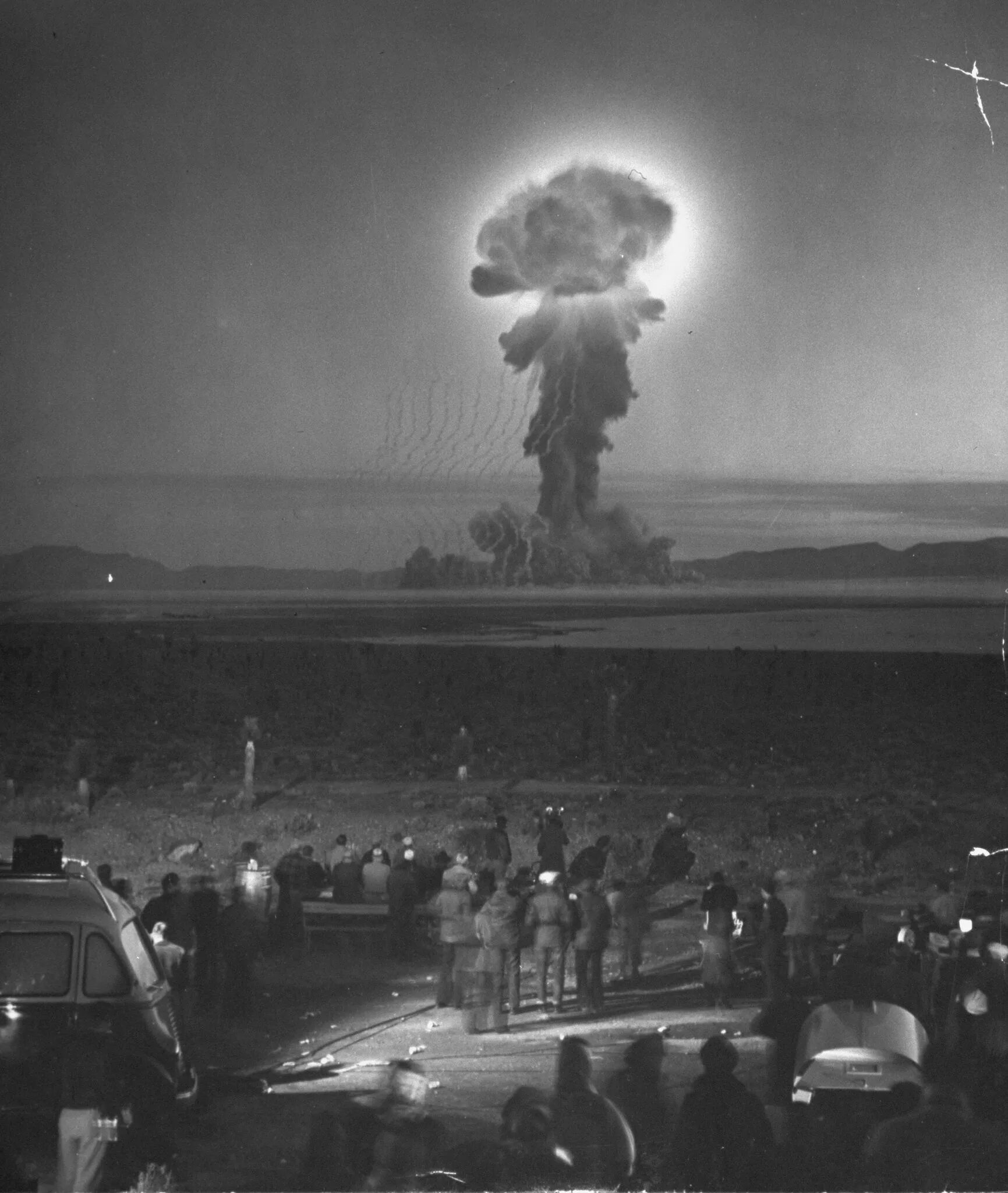 Разрушения от ядерного взрыва. Атомный взрыв. Ядерный гриб. Американская атомная бомба.