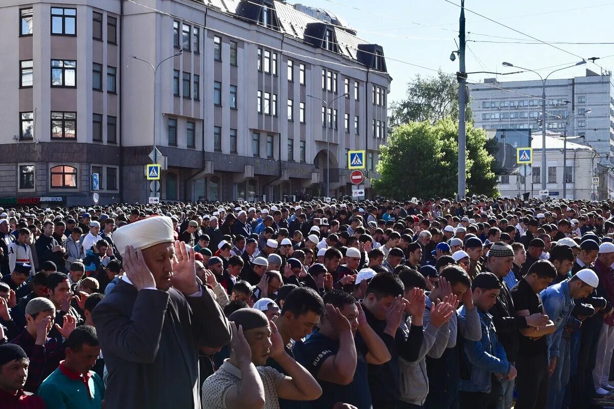 Ураза в москве. Ураза байрам в Москве. Рамазан байрам в Москве. Рамадан в Москве.