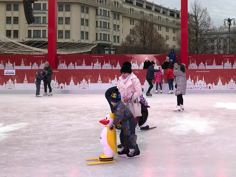 Каток на площади революции. Каток на площади революции в Москве. Каток на площади революции в Москве 2022. Каток некрасовка московские