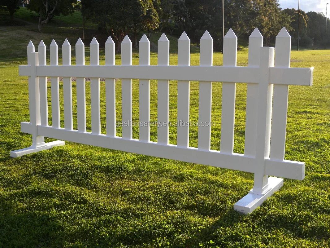 Декоративный забор для дачи из пластика купить. Деревянный заборчик. Переносной деревянный забор. Забор декоративный деревянный. Пластиковый заборчик.