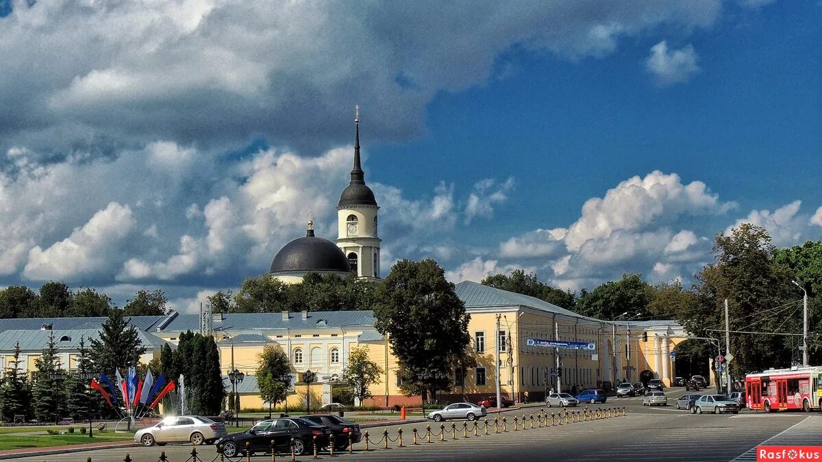 Город калуга википедия. Калуга (центр Калужской области). Площадь старый торг Калуга. Площадь Ленина Калуга. Калуга площадь города.