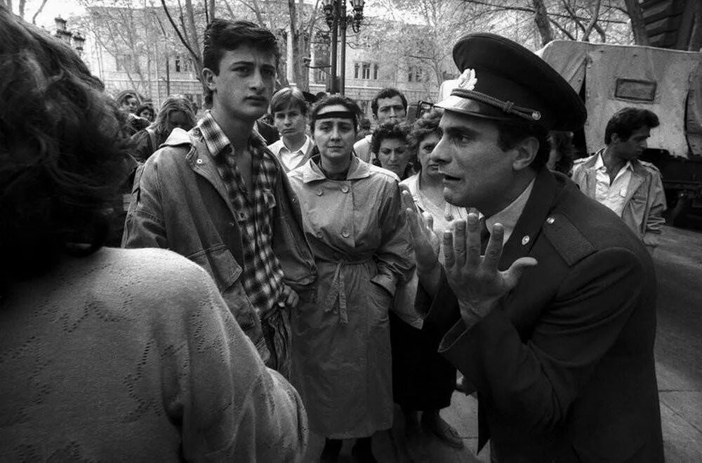 Грузия после ссср. Тбилиси 1990 год. Тбилиси 1989 9 April.. 1989 Год Грузия Тбилиси. Тбилиси 1989 разгон демонстрации.