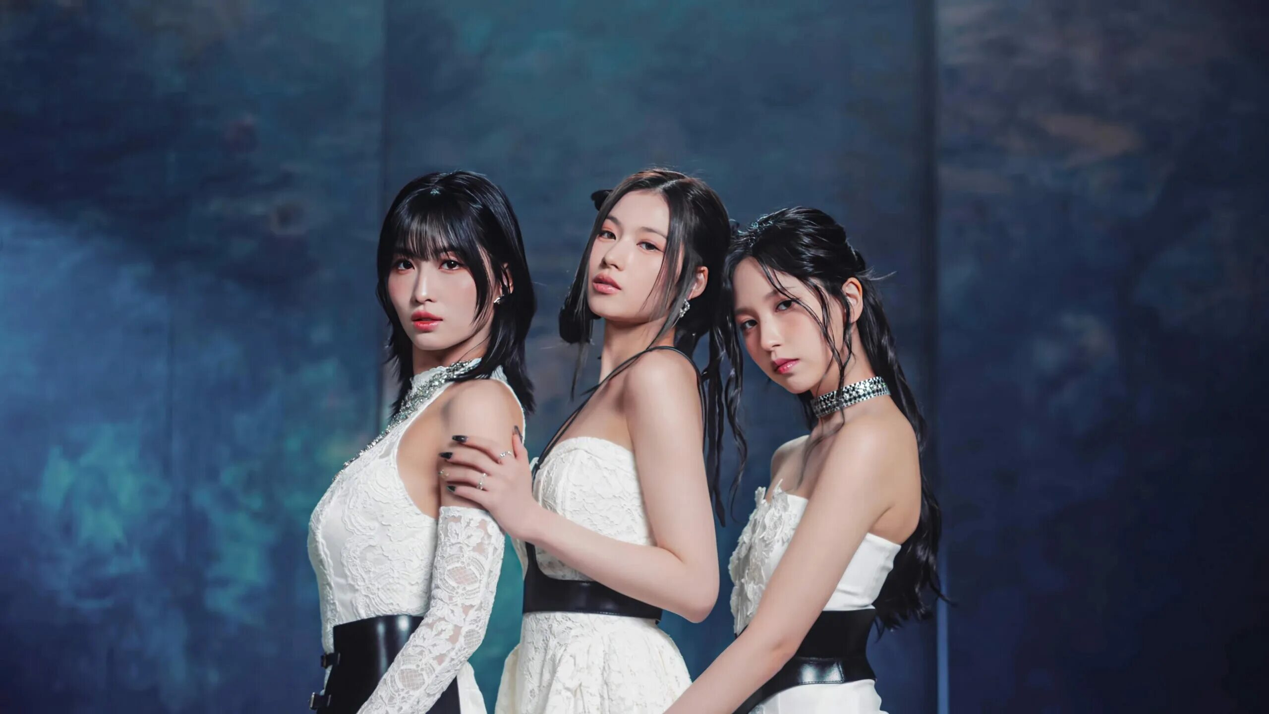 Misamo do not touch. Misamo do not touch momo dress. Моморин твайс 2023. Misamo do not touch. Сана твайс 2014.