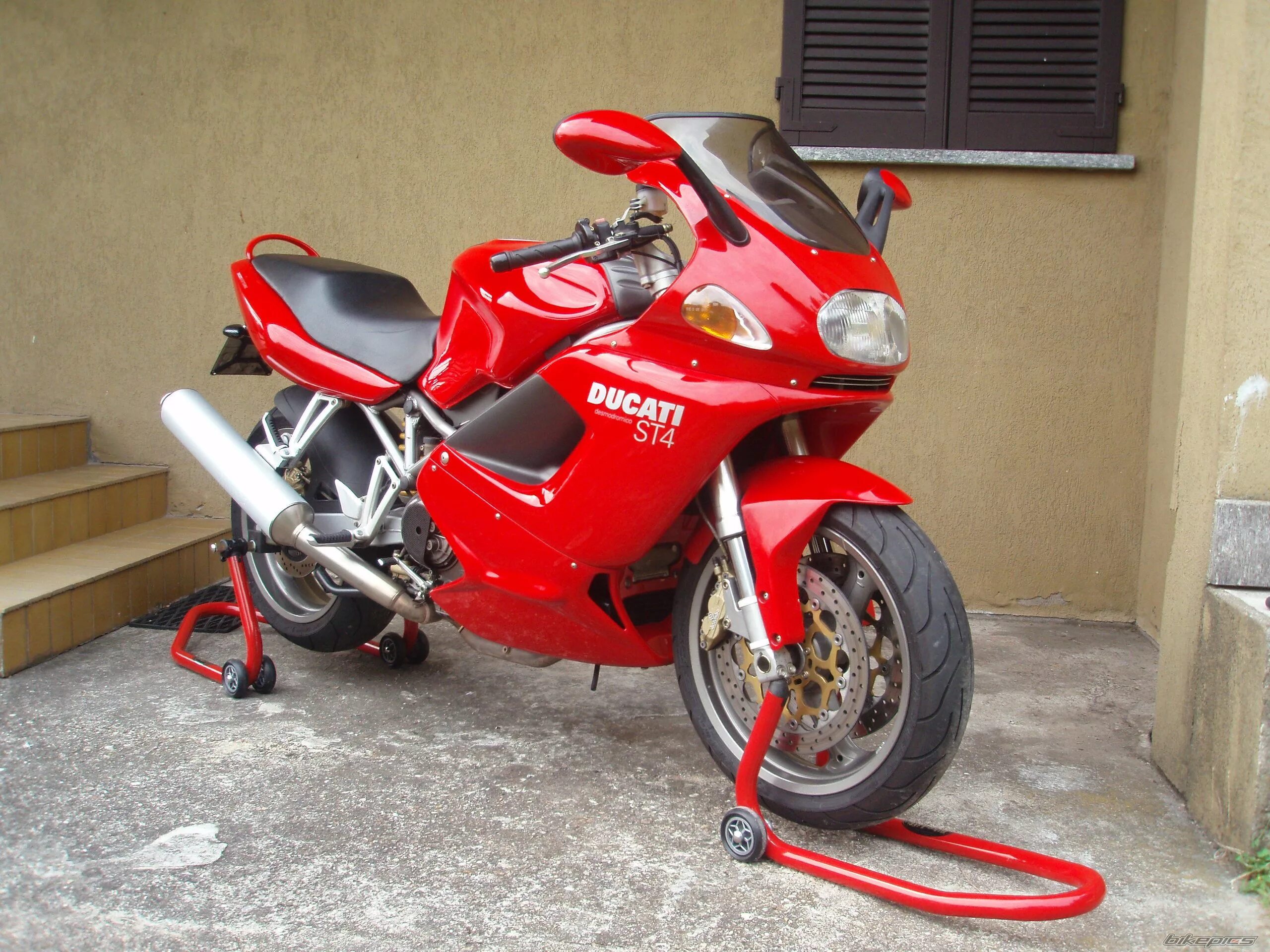 Купить мотоцикл в новосибирске б у. Ducati st4. Ducati 2001. Ducati Ducati st2. Дукати ст2 2002.