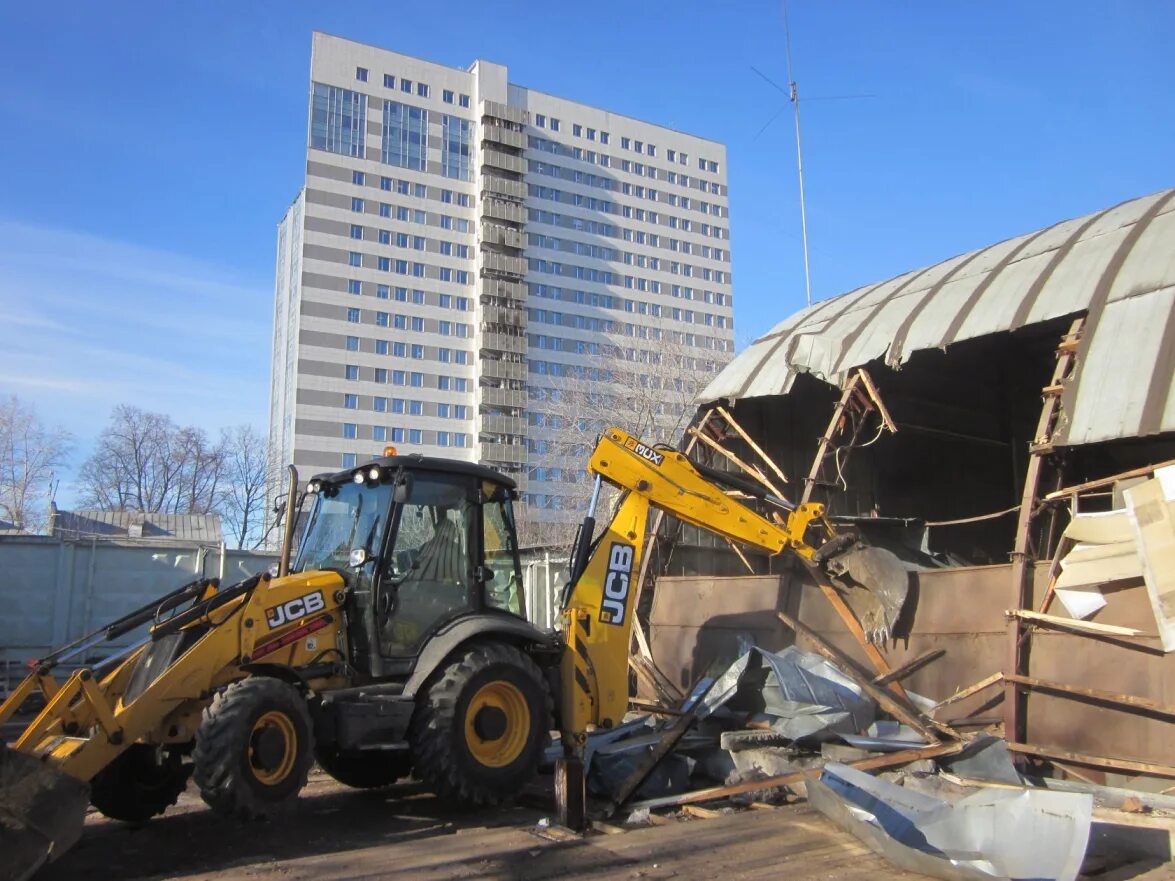 Демонтаж ангара. Демонтаж зданий jcb гидромолот. демонтаж металлоконструкций. демонтаж ангаров. демонтаж металлоконструкций зданий.