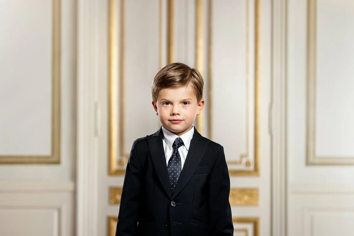 Сын оскар. Королевская семья Швеции 2022. Принц Оскар 2022. Принц Оскар шведский. Оскар герцог Сконе 2022.