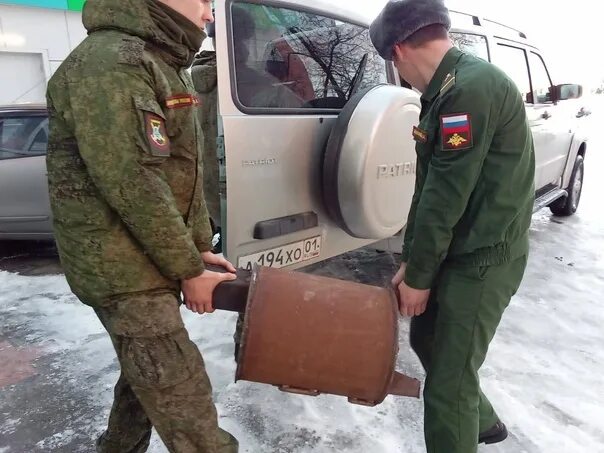 Сво майкоп. Ящик для сбора гуманитарной помощи. Акция сбор гуманитарной помощи. Рамка гуманитарная помощь. Поддержка и сбор гуманитарной помощи для бойцов.