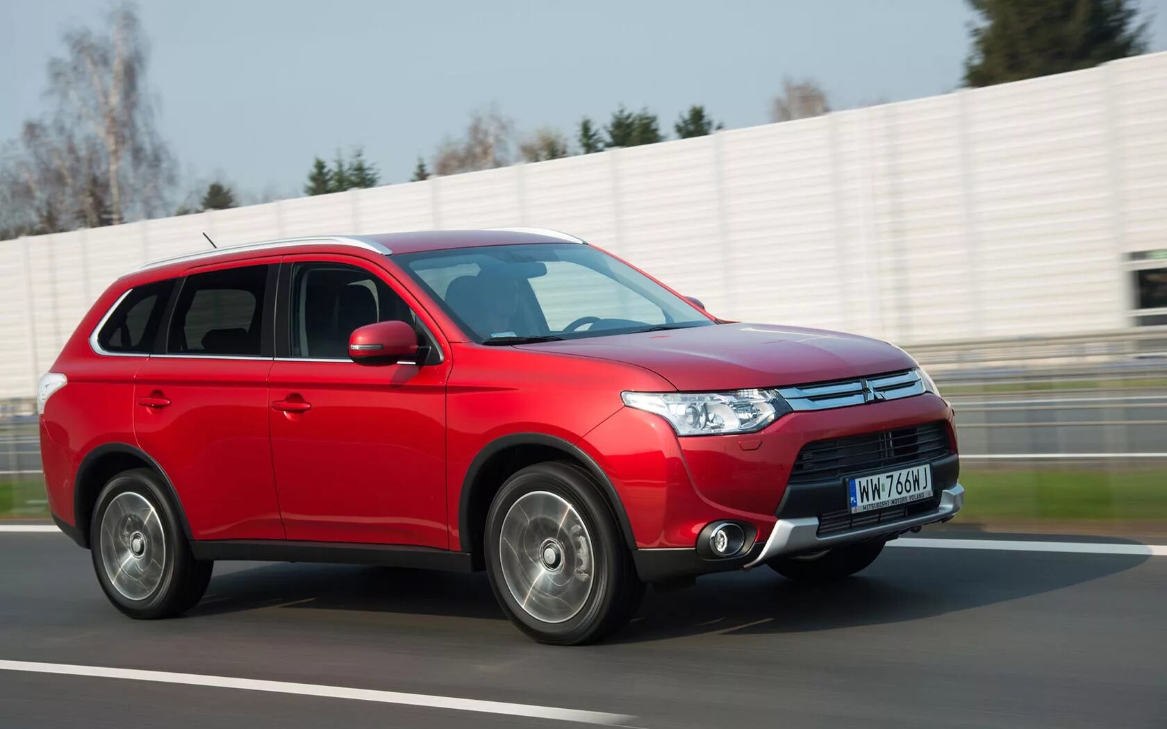 Mitsubishi outlander 5. Mitsubishi Outlander 2014. Кроссовер Митсубиси Аутлендер. Митсубиси Аутлендер 5. Mitsubishi Outlander 2015.