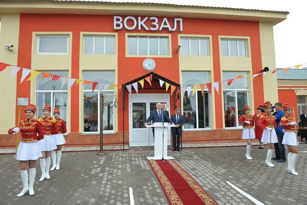 сквер площадь победы чебоксары чапаевский поселок. чапаевск площадь города. чапаевск-11 самарская область военный городок. дом коммуны чапаевск. покажи чапаевск.