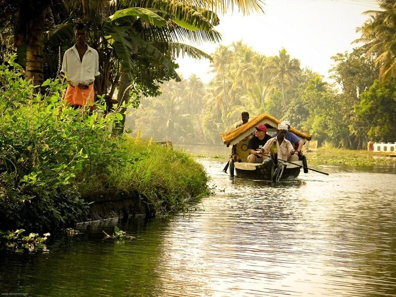 Индия условия жизни. Штат Керала. Kerala Индия штат. Реки Индии Керала. Заводи Кералы Керала.