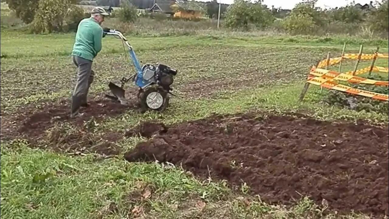 Как правильно пахать плугом