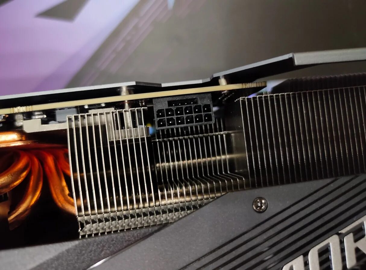 Rtx 4090 gigabyte aorus. RTX 4090 разъем. RTX 4090 разъем питания. RTX 4090 коннектор питания. Видеокарта 4090 гигабайт.