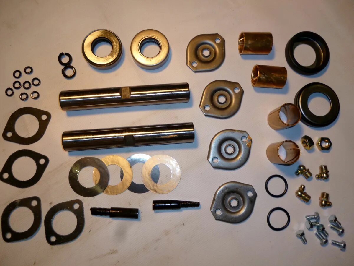 Комплект шкворней газ-3302. Размер шкворня газель 3302. Ремонтные комплекты поворотного кулака на газель. Шкворень газ 2705. Клин шкворня газель 3302.